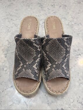 Toms Monica Espadrille Wedge Monica Mules in Snake Taupe and Black Size 9